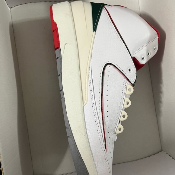 Air Jordan 2 Retro White and Red - Picture 4 of 8